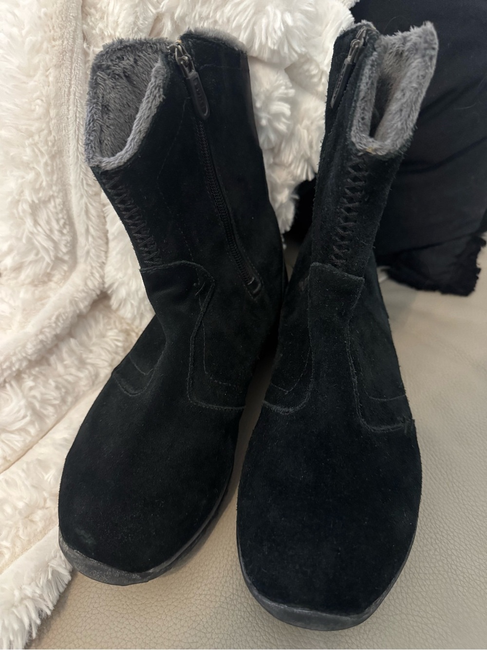 Sorel Women’s Black Suede Plush-Lined Zip-Up Boots